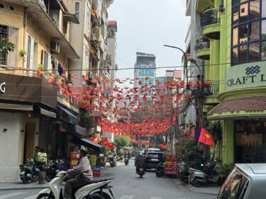 ハノイ市内観光＆散策　ホアンキエム湖から旧市街へ　市場と地元スーパー